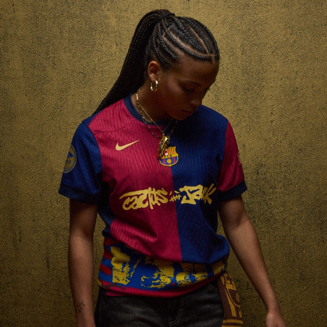 Camisa Barcelona TRAVIS SCOTT  24/25 - Torcedor Feminina